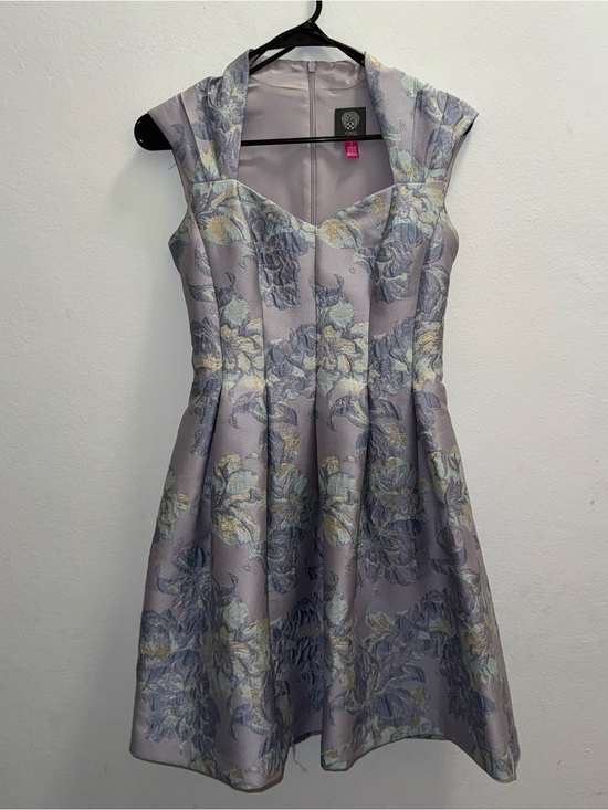 Vince Camuto Dresses & Skirts - Vince Camuto Lavender Floral Midi Dress with Pale Yellow Accents